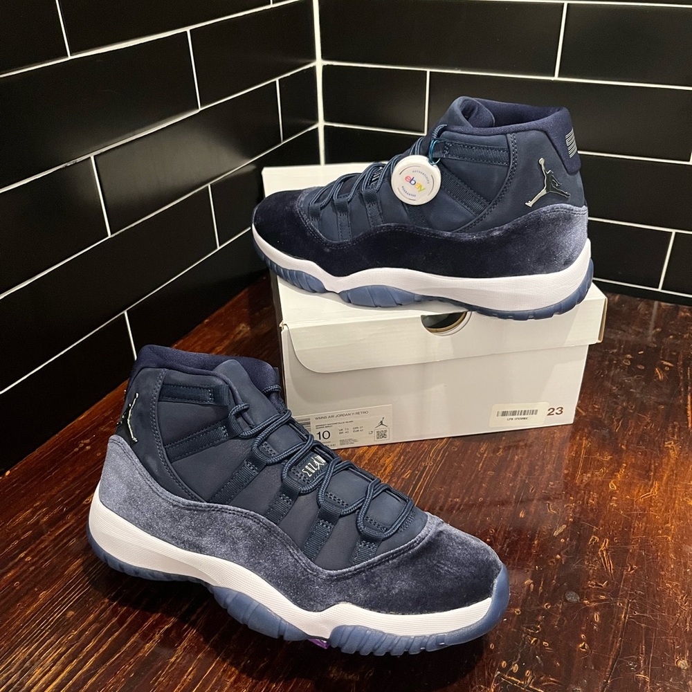 Air Jordan 11 Navy Velvet Size 10 Womens/8.5 Mens Brand New